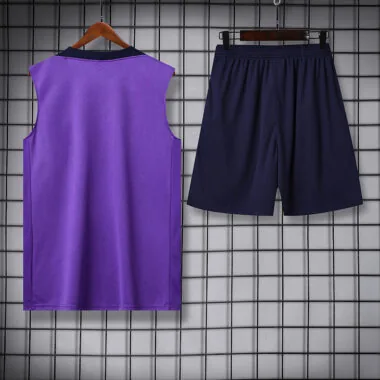 Traje con chaleco morado de 25-26 Corintios