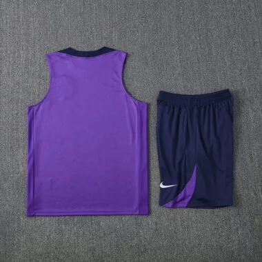 Traje con chaleco morado de 25-26 Corintios