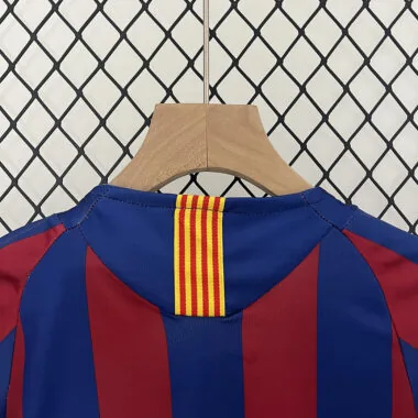 Equipación infantil retro del Barcelona 05-06