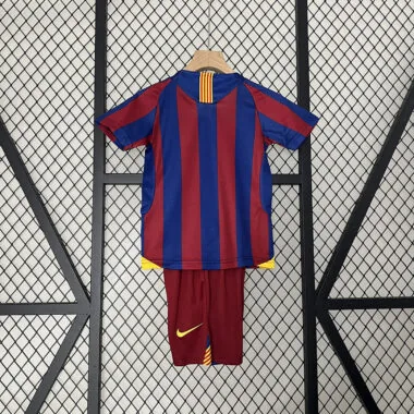 Equipación infantil retro del Barcelona 05-06