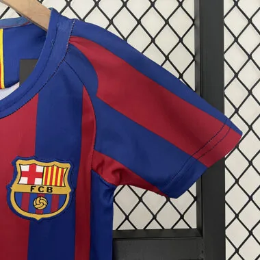 Equipación infantil retro del Barcelona 05-06