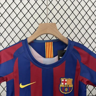 Equipación infantil retro del Barcelona 05-06