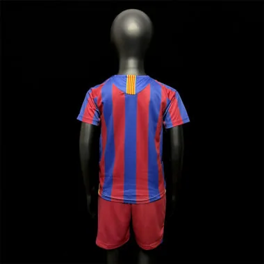 Equipación infantil retro del Barcelona 05-06
