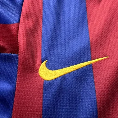 Equipación infantil retro del Barcelona 05-06