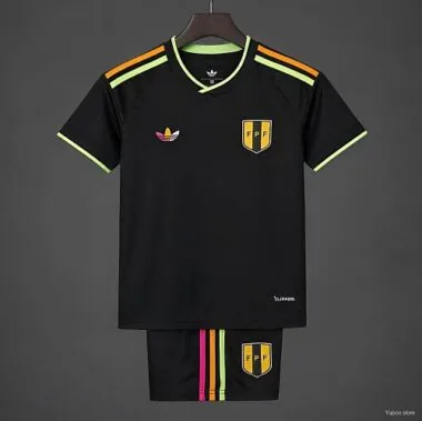 Equipamento infantil da seleção do Peru para o Mundial de 2026 (jogo fora de casa), tamanhos 16-28
