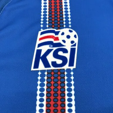 Camiseta retro de local de Islandia 2016-17