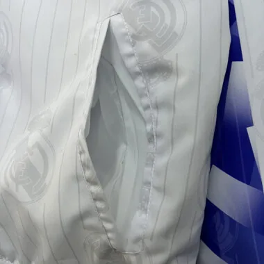 Veste coupe-vent réversible bleu et blanc du Real Madrid, 24-25
