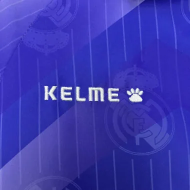 Veste coupe-vent réversible bleu et blanc du Real Madrid, 24-25