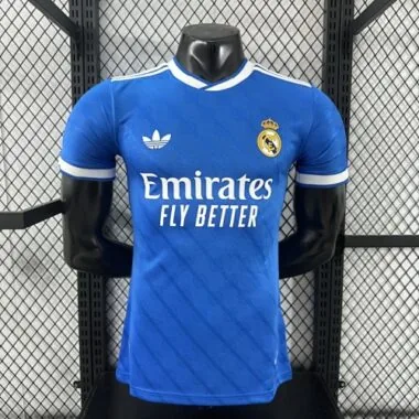 Camiseta del Real Madrid, versión para el tercer jugador de visita, números 25 y 26