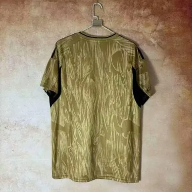 Camisola edição especial dourada Real Madrid 2025/26