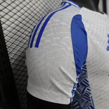 25-26 Maglia bianca del Real Madrid, versione speciale per i giocatori