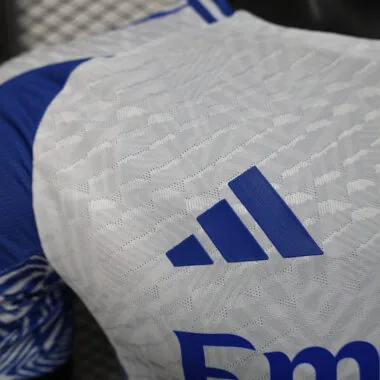 25-26 Maglia bianca del Real Madrid, versione speciale per i giocatori