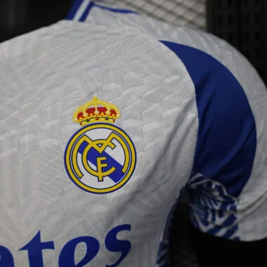 25-26 Maglia bianca del Real Madrid, versione speciale per i giocatori