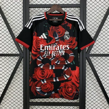 Maglia edizione speciale nera e rossa Rose Real Madrid 2025/26