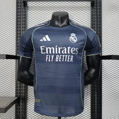 Camiseta azul de jugador del Real Madrid para partidos fuera de casa, temporadas 25-26