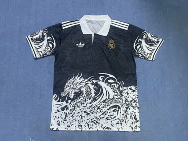 Maglia del Real Madrid con il drago nero, numero 25-26