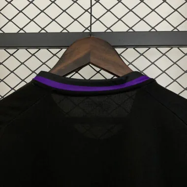 25-26 Maglia del Real Madrid, versione speciale nera e viola