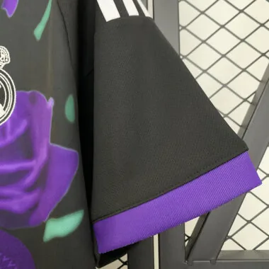 25-26 Maglia del Real Madrid, versione speciale nera e viola