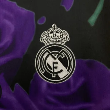 25-26 Maglia del Real Madrid, versione speciale nera e viola