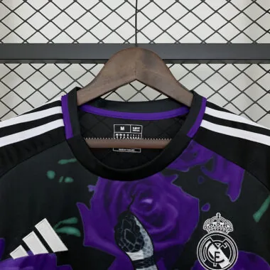 25-26 Maglia del Real Madrid, versione speciale nera e viola