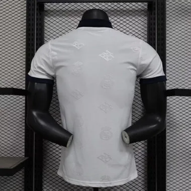 25-26 Camisola branca do Real Madrid, versão especial para jogadores
