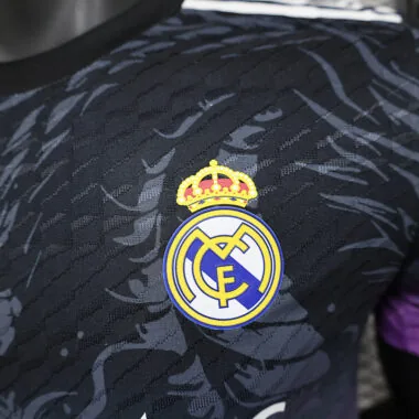 24-25 Real Madrid negro y morado Dragón versión jugador camiseta