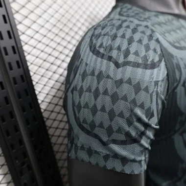 Maillot noir « Special Player Version » de Barcelone, numéros 24 et 25