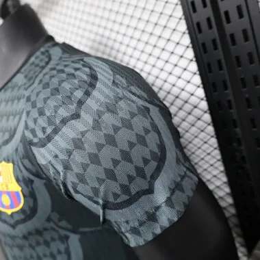 Maillot noir « Special Player Version » de Barcelone, numéros 24 et 25