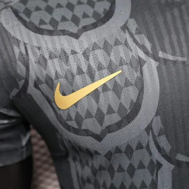 Maillot noir « Special Player Version » de Barcelone, numéros 24 et 25