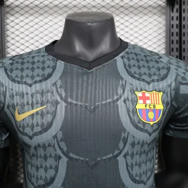 Maillot noir « Special Player Version » de Barcelone, numéros 24 et 25