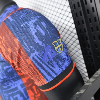 Camisa 24-25 do Barcelona, versão especial para jogadores, em vermelho e azul