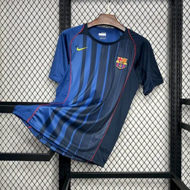 Camisa retro azul do Barcelona (jogo fora de casa) da época 04-05