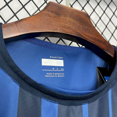 Camisa retro azul do Barcelona (jogo fora de casa) da época 04-05
