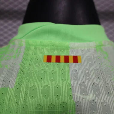 Camisa de jogo fora de casa da terceira equipa do Barcelona, 24-25 (Patrocinador principal)