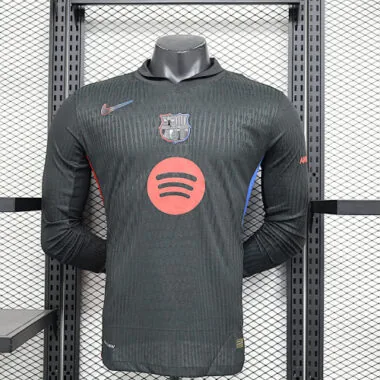 Camiseta de manga larga de la versión para jugadores, para los partidos fuera de casa del Barcelona de las jornadas 24 y 25 (patrocinador principal)