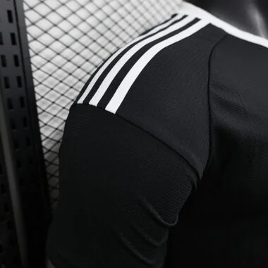 24-25 Real Madrid black goalkeeper player version