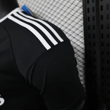 24-25 Real Madrid black goalkeeper player version