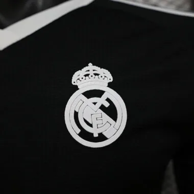 24-25 Real Madrid black goalkeeper player version