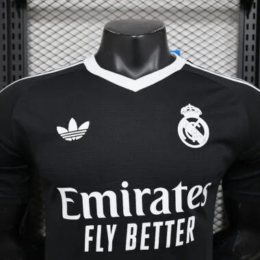 24-25 Real Madrid black goalkeeper player version