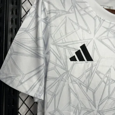 Maglia da allenamento pre-partita del Real Madrid 24-25