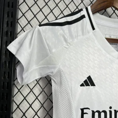 24-25 Divisa da bambino del Real Madrid (in casa)