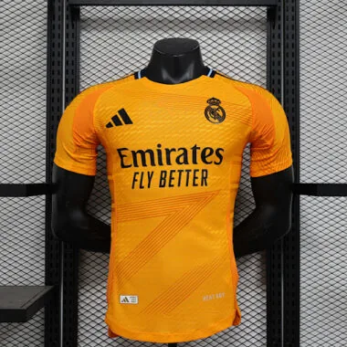 Camiseta del Real Madrid de la temporada 2024-2025, versión de visitante, color naranja