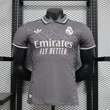 Camiseta del Real Madrid, versión para el tercer jugador de visitante, 24-25