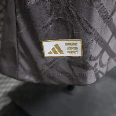 Camiseta del Real Madrid, versión para el tercer jugador de visitante, 24-25