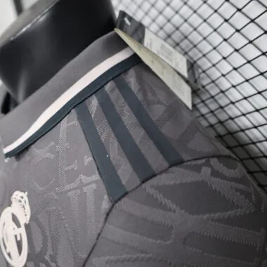 Camiseta del Real Madrid, versión para el tercer jugador de visitante, 24-25