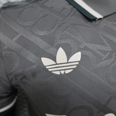 Camiseta del Real Madrid, versión para el tercer jugador de visitante, 24-25