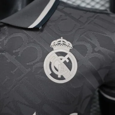 Camiseta del Real Madrid, versión para el tercer jugador de visitante, 24-25
