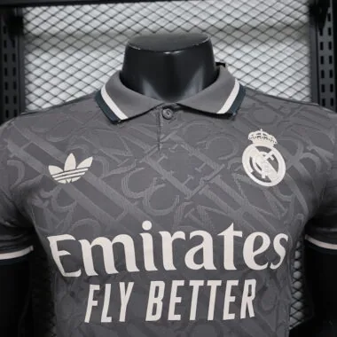 Camiseta del Real Madrid, versión para el tercer jugador de visitante, 24-25