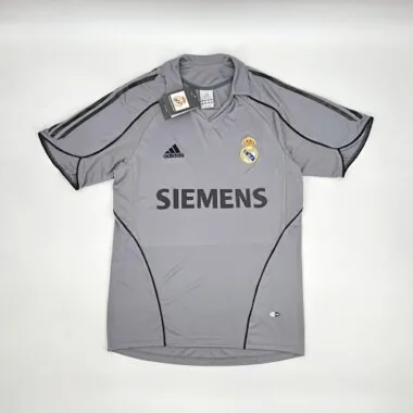 05-06 Terza maglia da calcio retrò del Real Madrid