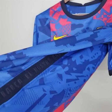 21-22 Barcelona third away